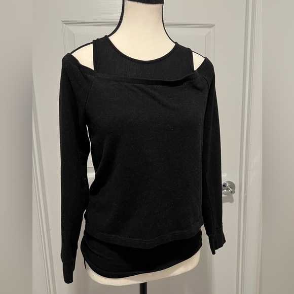Monrow Off-the-Shoulder Black Sweater - Picture 10 of 10